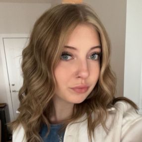 Lottie, Babysitter in Edmonton