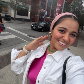Menna, Babysitter à Markham