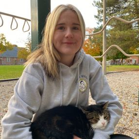 Halle, Babysitter in Owen Sound