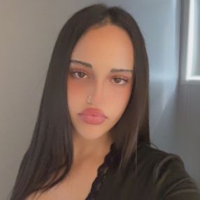 Neyla, Babysitter in Candiac