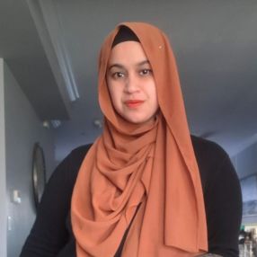 Asra, Babysitter à Surrey