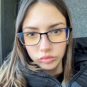 Tely, Babysitter in Varennes