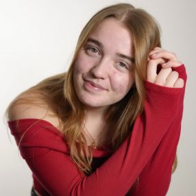 Victoria, Babysitter in Drummondville