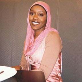 Halima, Babysitter à Surrey