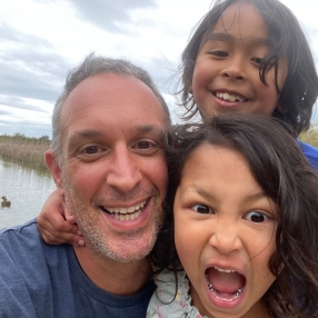 Kosmas, Famille à Richmond