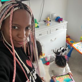 Stephanie, Babysitter in Surrey