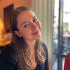Apolline, Babysitter in Mont-Royal