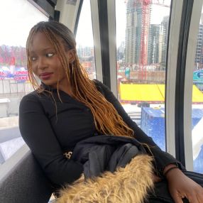 Adetunfese, Babysitter à Calgary