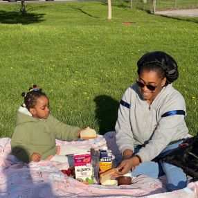 Monique, Famille à Kingston