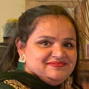 Jasvinder, Babysitter à Surrey