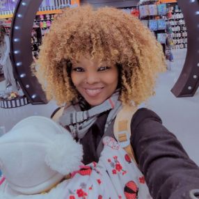 Aïda Angela, Babysitter à Brossard