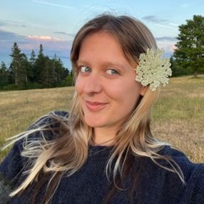 Aura, Babysitter in Halifax