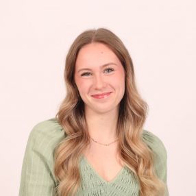 Sadie, Babysitter à Grimsby