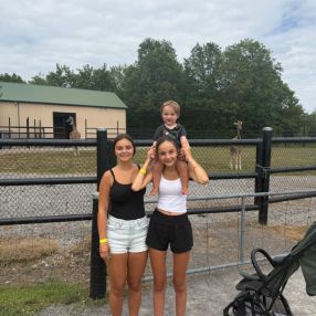 Erin, Famille à Grimsby