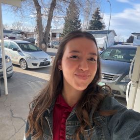 Julia, Babysitter in Lethbridge