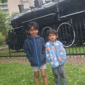 Sindhuja, Famille à Windsor