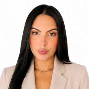 Geraldine, Babysitter in Armenia