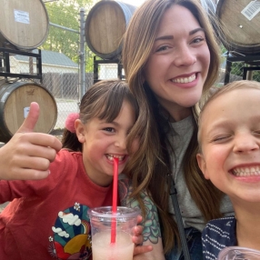 Stacie, Familia en Medellín