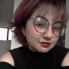 Leslie, Babysitter in Armenia