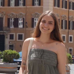 Waira Sofía, Niñera en Valencia