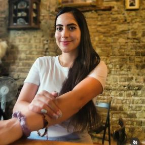 Karent, Niñera en Sevilla