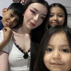 AZLY ZHARICK, Familia en Armenia