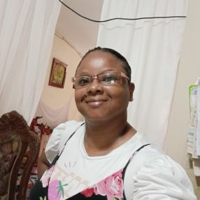 Carmen adela, Niñera en Buenaventura