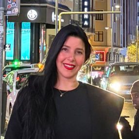 Monica, Niñera en Espana