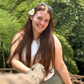Esteffania, Niñera en Cartago