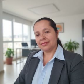Nini, Babysitter in Floridablanca