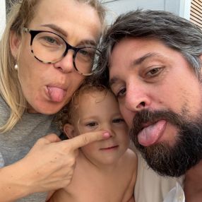 Portum, Familia en Medellín