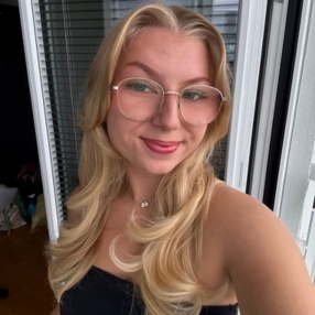 Lilli, Babysitter in München