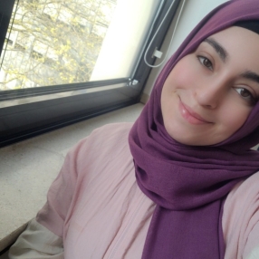 Büsra, Babysitter in Köln