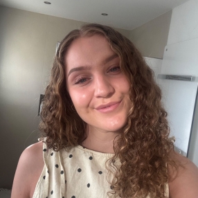 Helen, Babysitter in Flörsheim am Main
