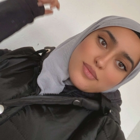 Ayat, Babysitter in Arnsberg