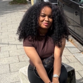 Yvoone, Babysitter in Puchheim