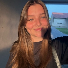 Nina, Babysitter in Reutlingen