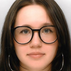 Kiana, Babysitter in Witten