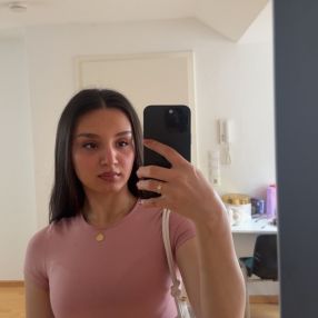 Sirna, Babysitter in Bonn