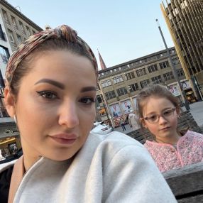 Biana, Familie in Düsseldorf