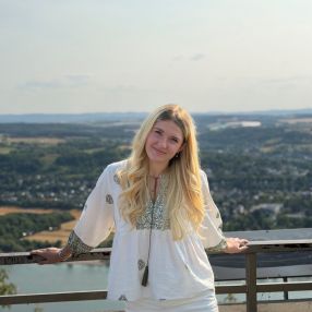 Julia, Babysitter in Hennef (Sieg)