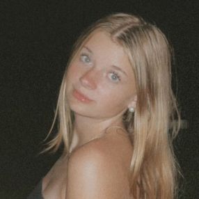 Angelina, Babysitter in Ronneburg