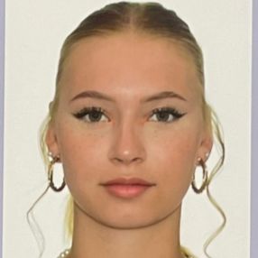 Eva, Babysitter in Kalkar