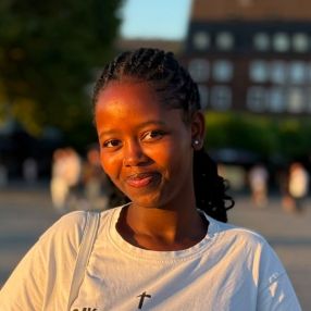 Esther, Babysitter in Viersen