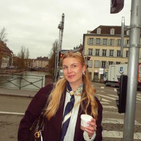 Riana, Babysitter in Weingarten