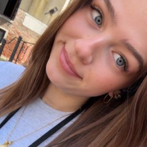 Lina, Babysitter in Jüchen
