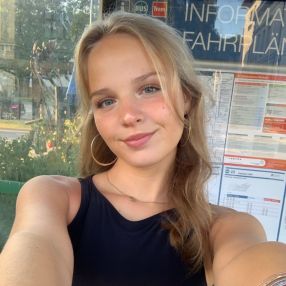 Jette, Babysitter in Rostock