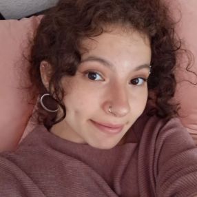 Ayeda, Babysitter in Laatzen