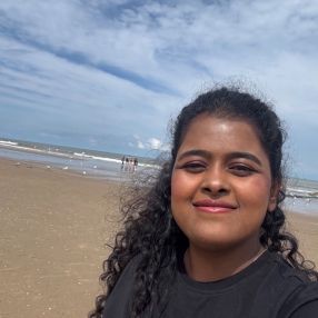 Narmada, Babysitter in Essen