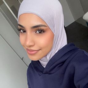 Bayan, Babysitter in Puchheim